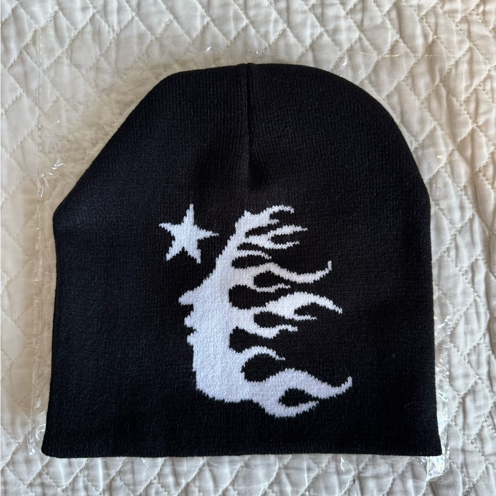 Hellstar Beanie Black and White